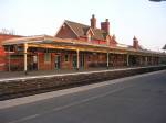 Kettering Stn Platform 1 & station buildings 18.03.2009